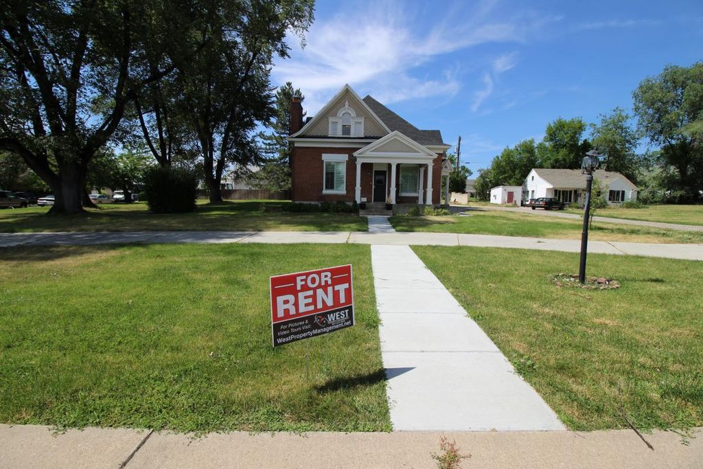 65 Crestwood Rd, Kaysville, UT 84037