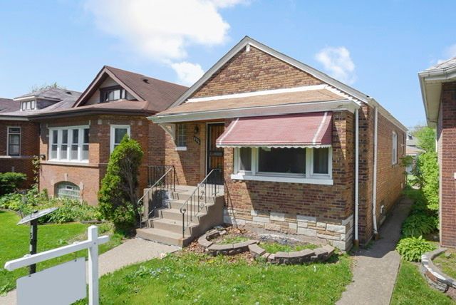 8516 S Blackstone Ave, Chicago, IL 60619