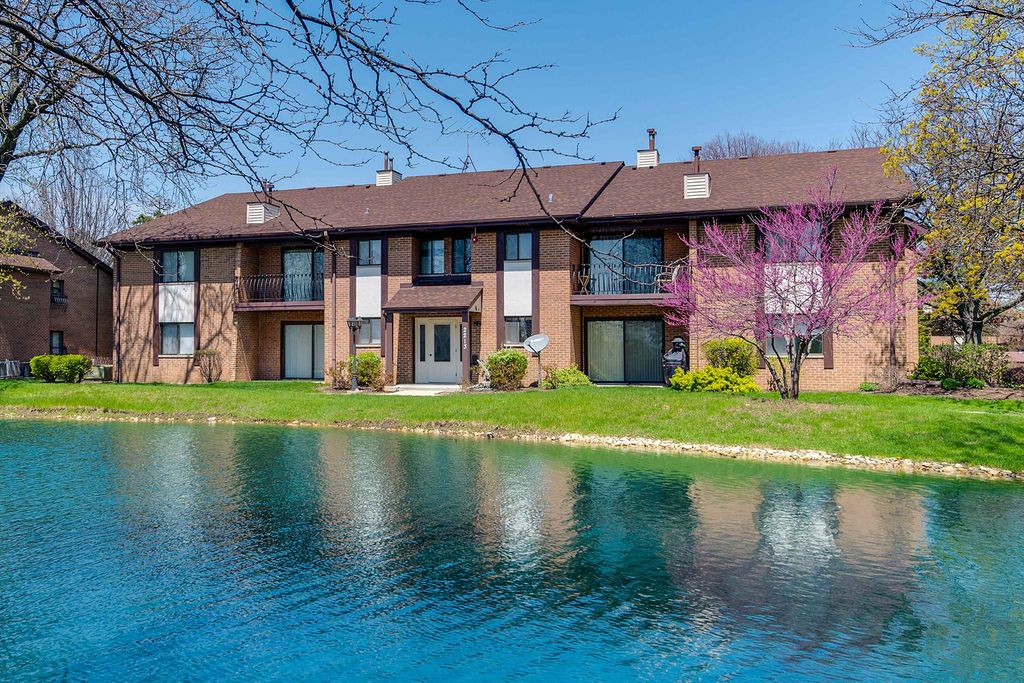 2213 Wharf Dr #406, Woodridge, IL 60517