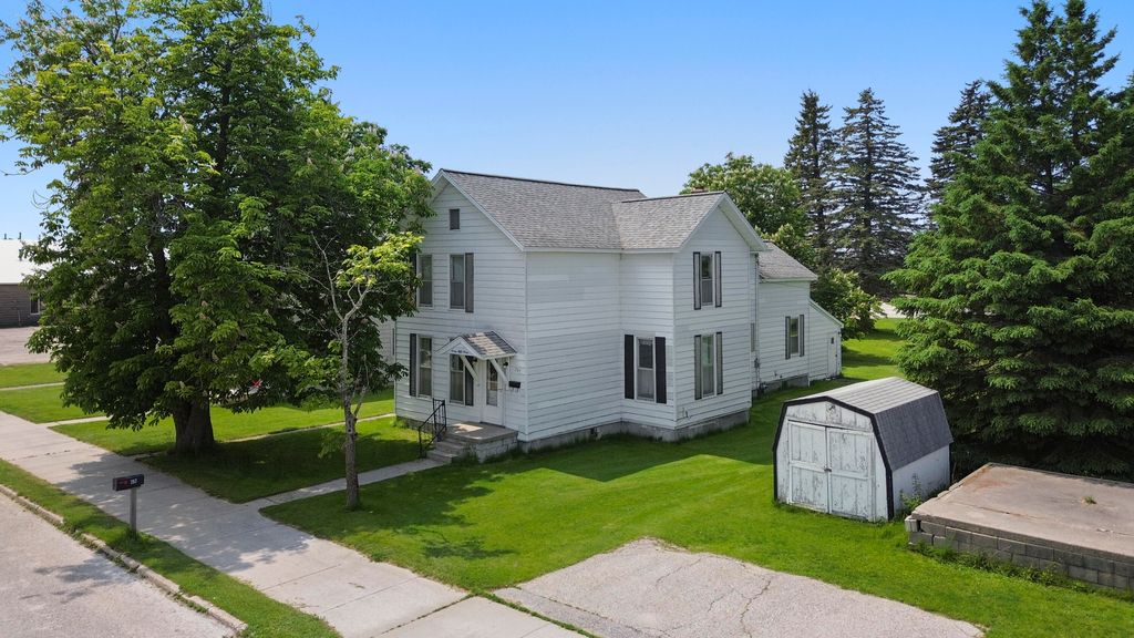 757 N  Main St, Cheboygan, MI 49721