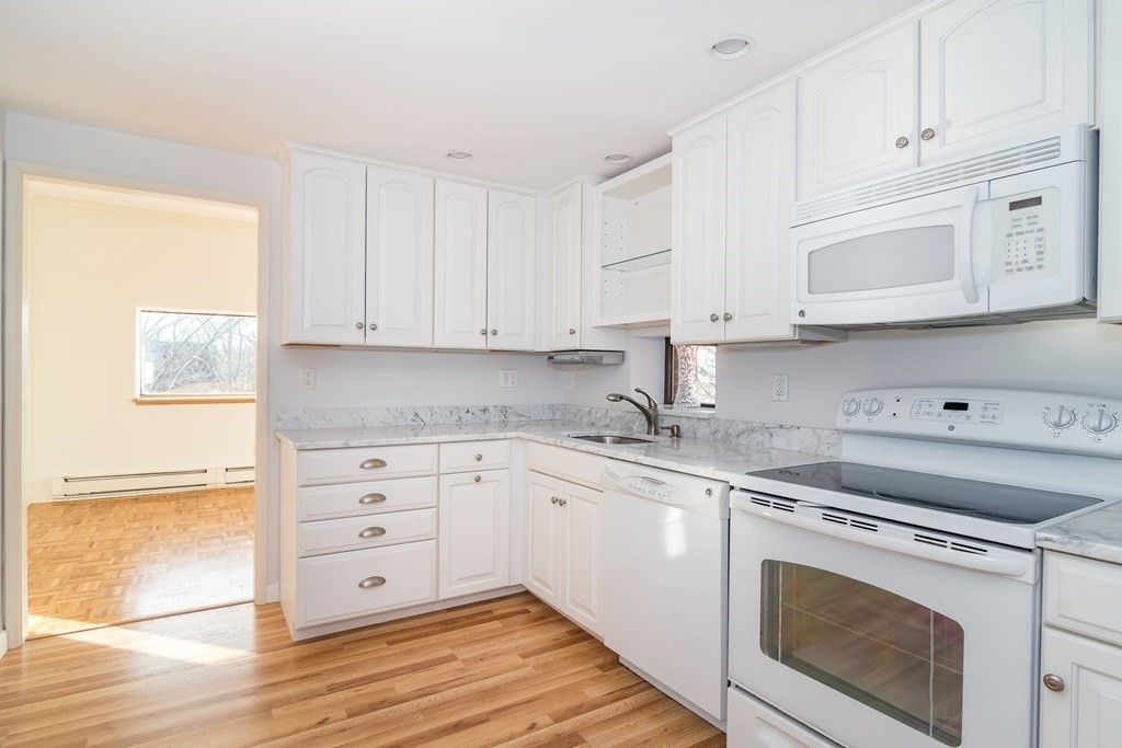 65 Grove St 450, Wellesley, MA 02482 2 Bed, 2 Bath Condo MLS