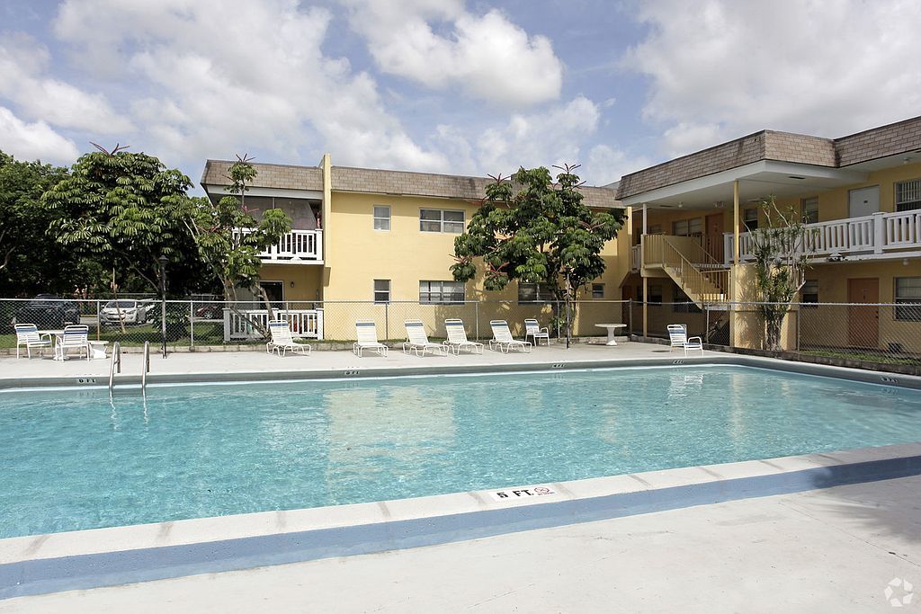 4165 SW 67th Ave #203B, Davie, FL 33314