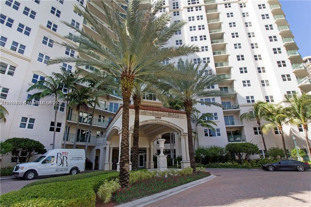 20000 Country Club Dr #208, Aventura, FL 33180