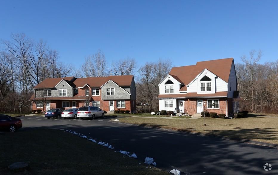 145 Harbor Pond Dr, Meriden, CT 06450
