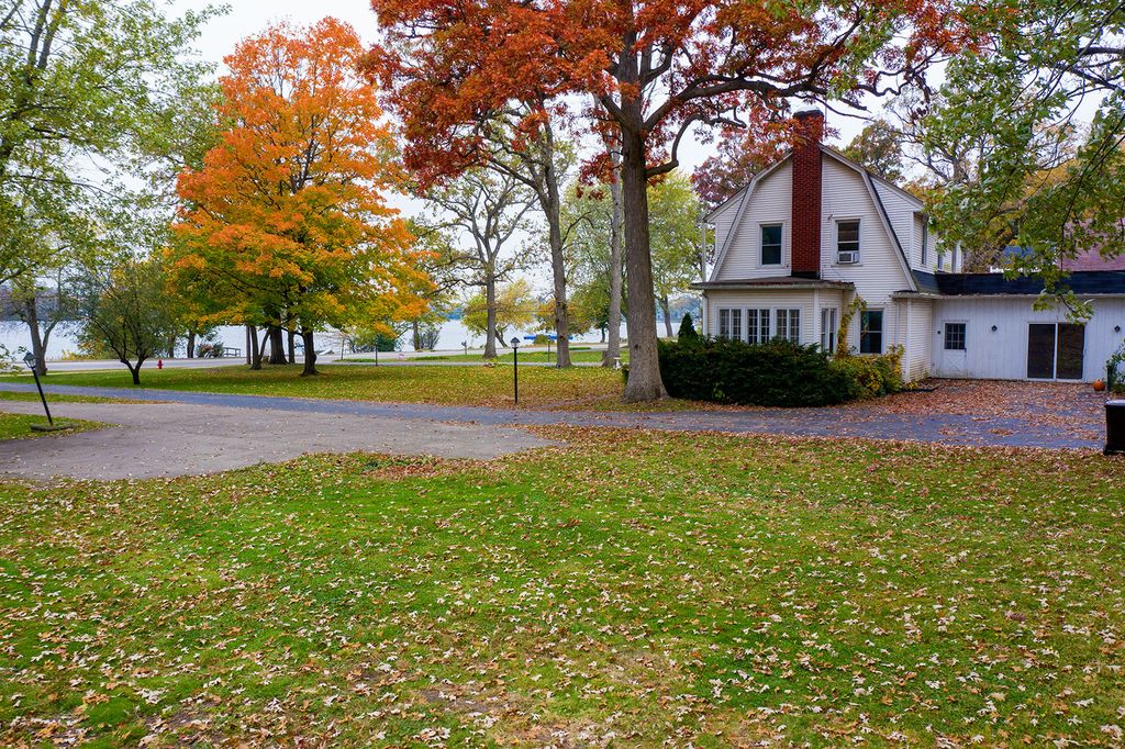 474 N Old Rand Rd, Lake Zurich, IL 3 Bed, 2 Bath SingleFamily Home