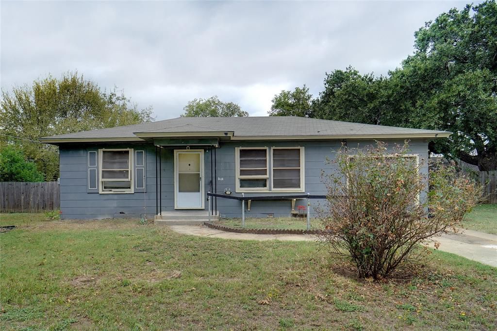 6136 Guilford St, Forest Hill, TX 76119