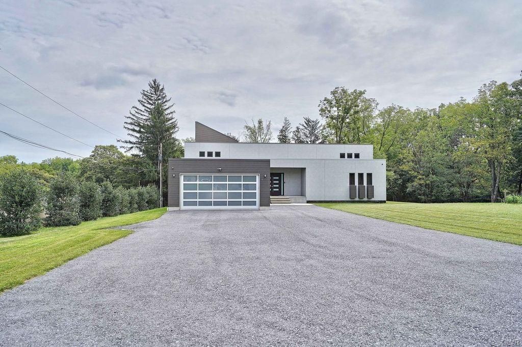 1899 Blue Barn Rd, Orefield, PA 18069