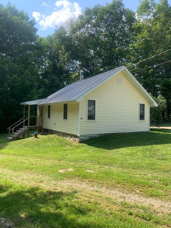 10 Folsom Dr #6, Newport, ME 04953