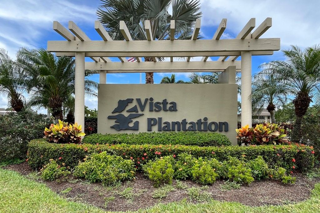 16 Plantation Dr #204, Vero Beach, FL 32966