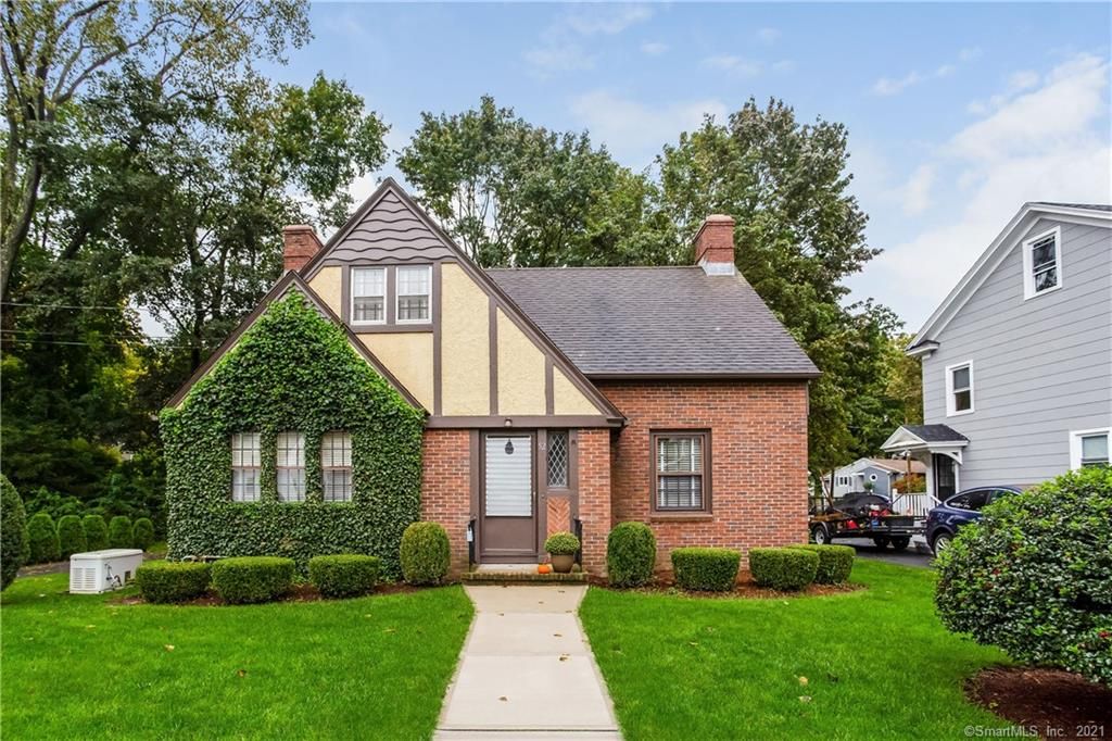 52 Gerard St, Manchester, CT 06040