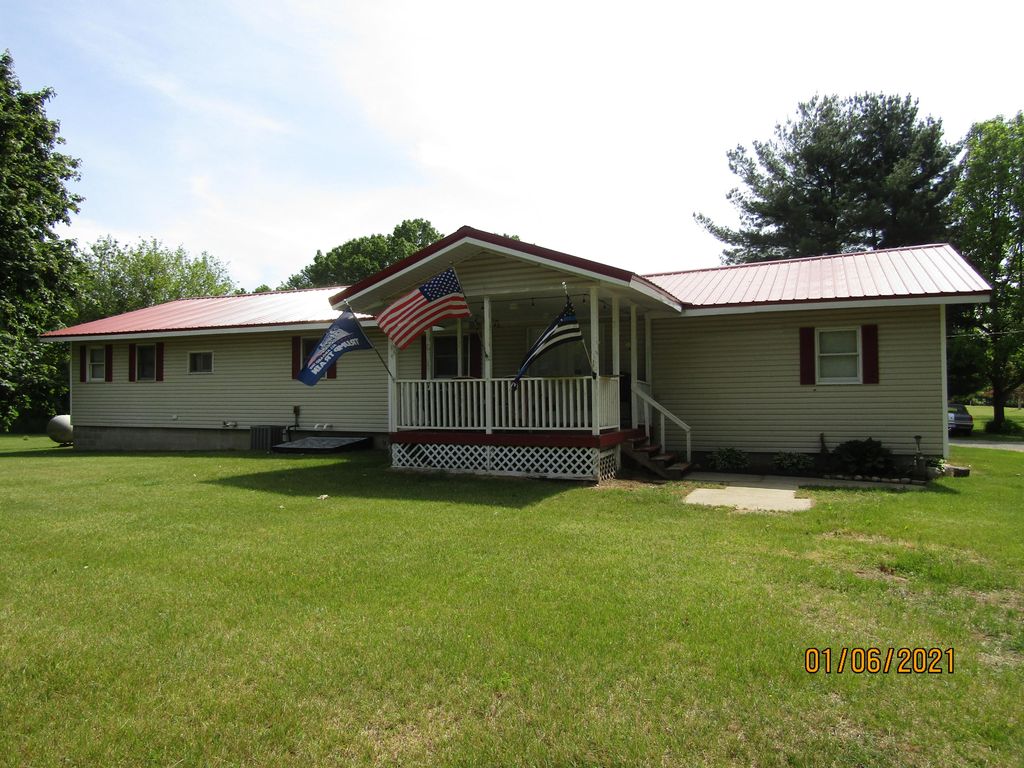 26278 Schrader Rd, Sturgis, MI 49091