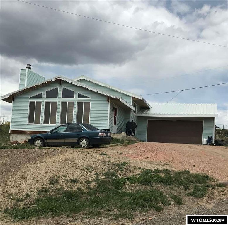 402 East Ave, Hanna, WY 82327