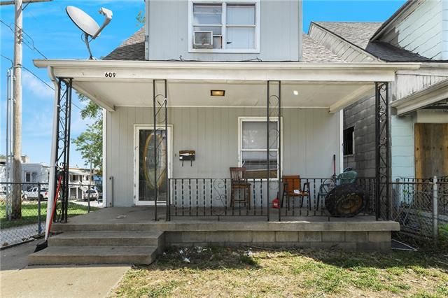 609 Cypress Ave, Kansas City, MO 64124