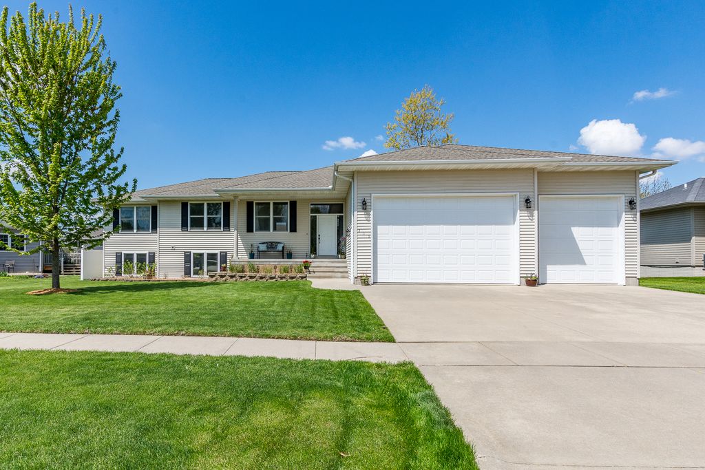 317 Willow St, IA 52202 Trulia