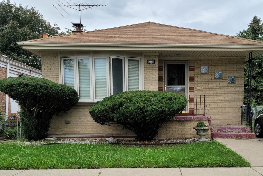 12528 S Lincoln St, Riverdale, IL 60827