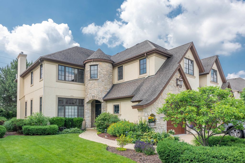 2141 Lillian Ln, Lisle, IL 60532