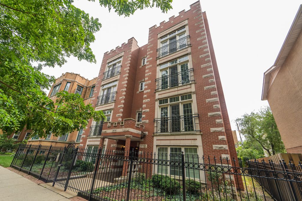 2049 W Morse Ave #2, Chicago, IL 60645