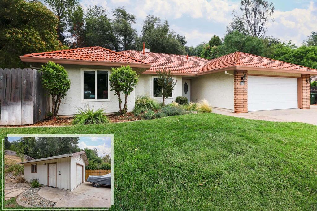 3635 Canterbury Dr, Redding, CA 96002