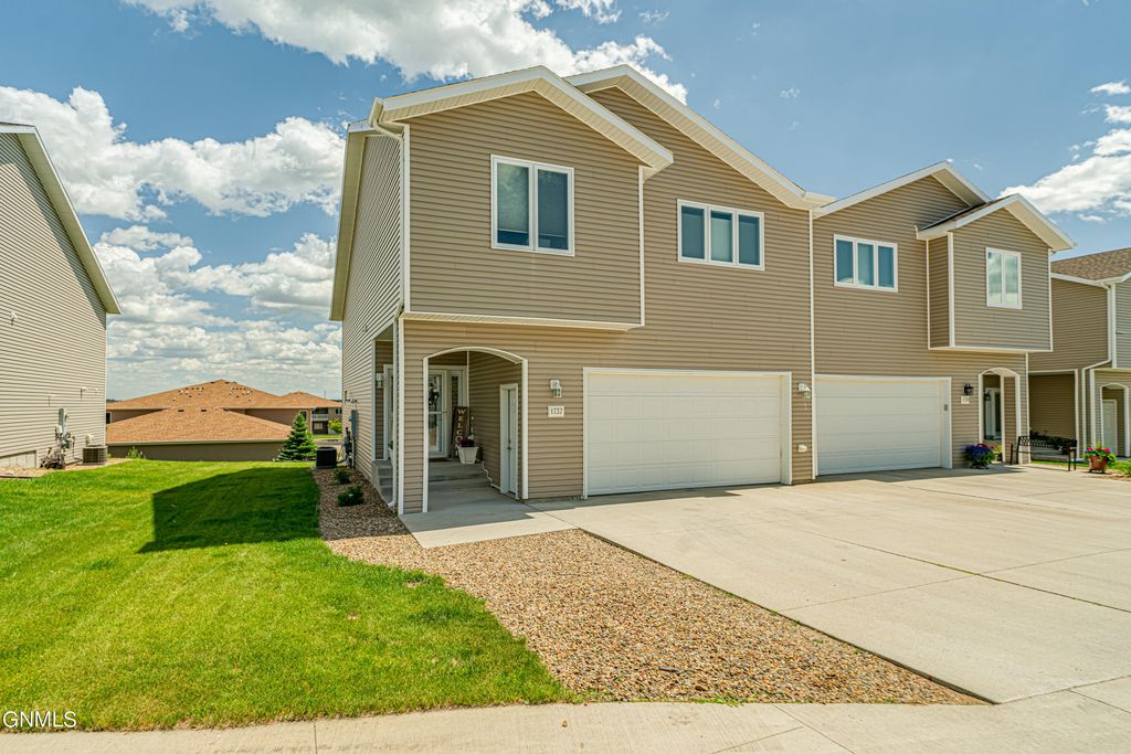 1737 Calgary Loop, Bismarck, ND 58503 Trulia
