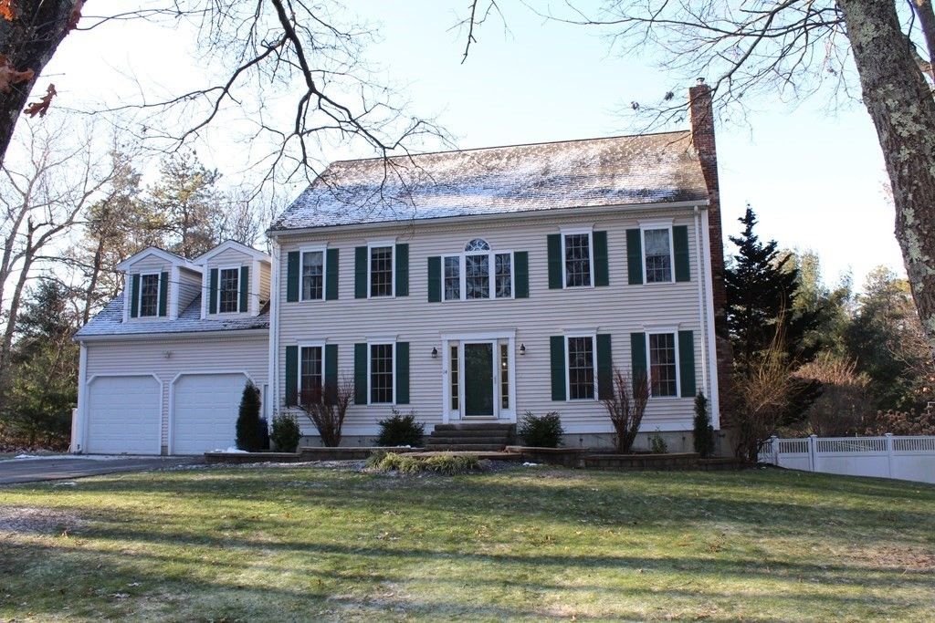 14 W Vaughan St, Lakeville, MA 02347