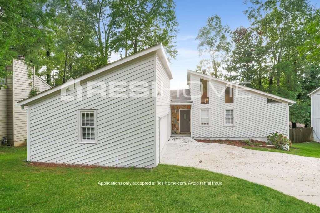 5467 Martins Crossing Rd, Stone Mountain, GA 30088