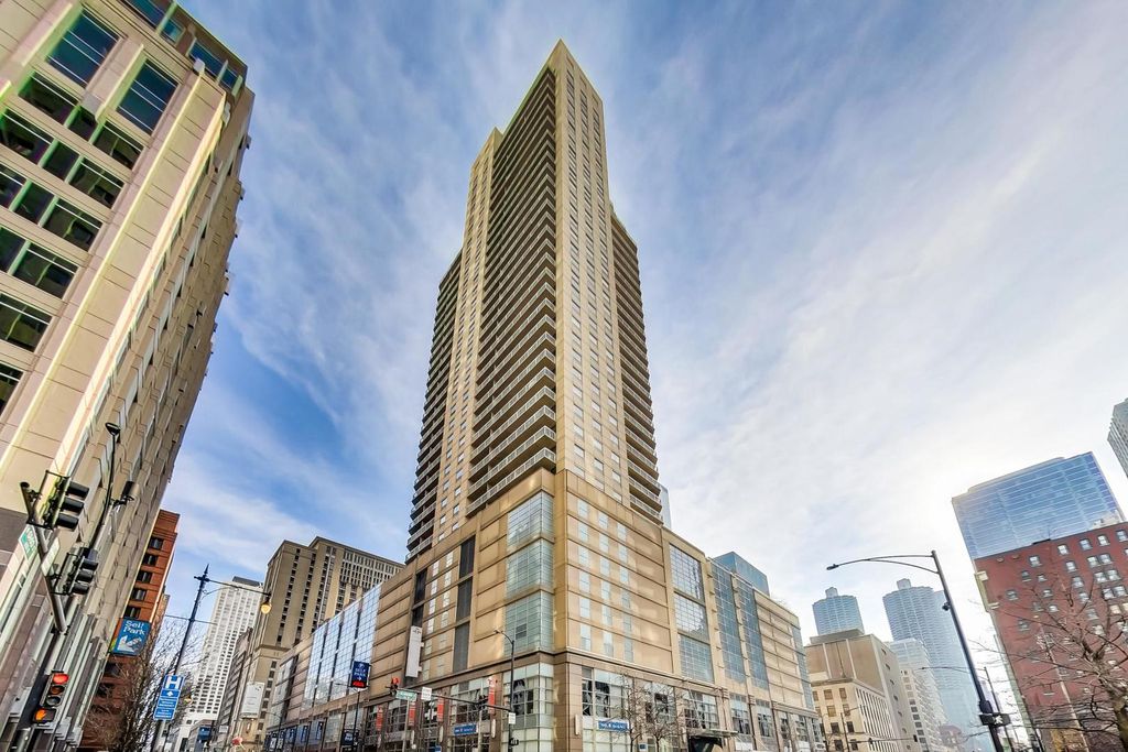 545 N Dearborn St #W3505, Chicago, IL 60654