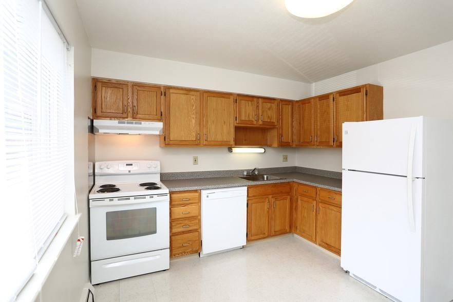 63 Stoneycrest Dr, Middletown, CT 06457