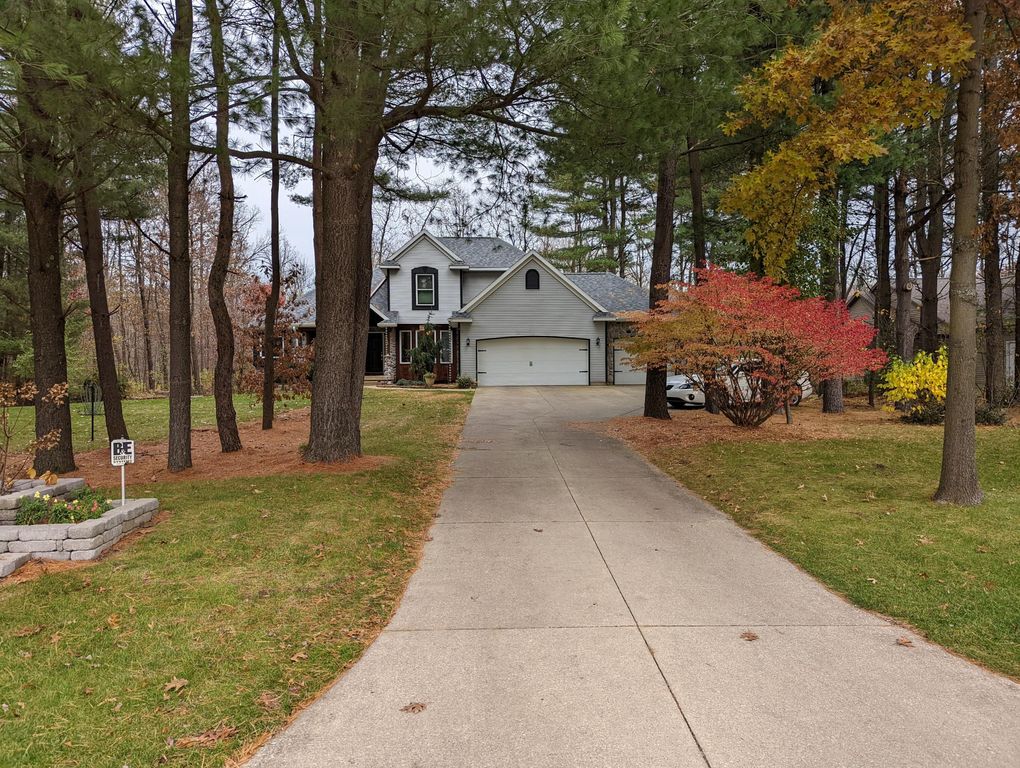 7272 Stoney Creek Dr, Augusta, MI 49012