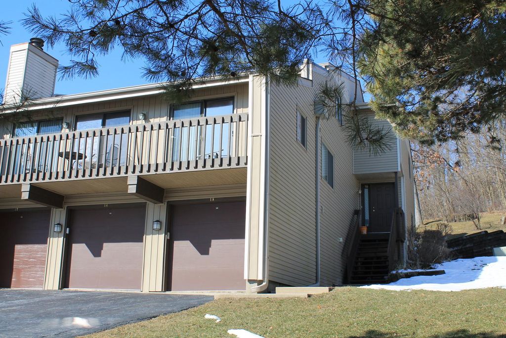 18 Mineola Rd, Fox Lake, IL 60020