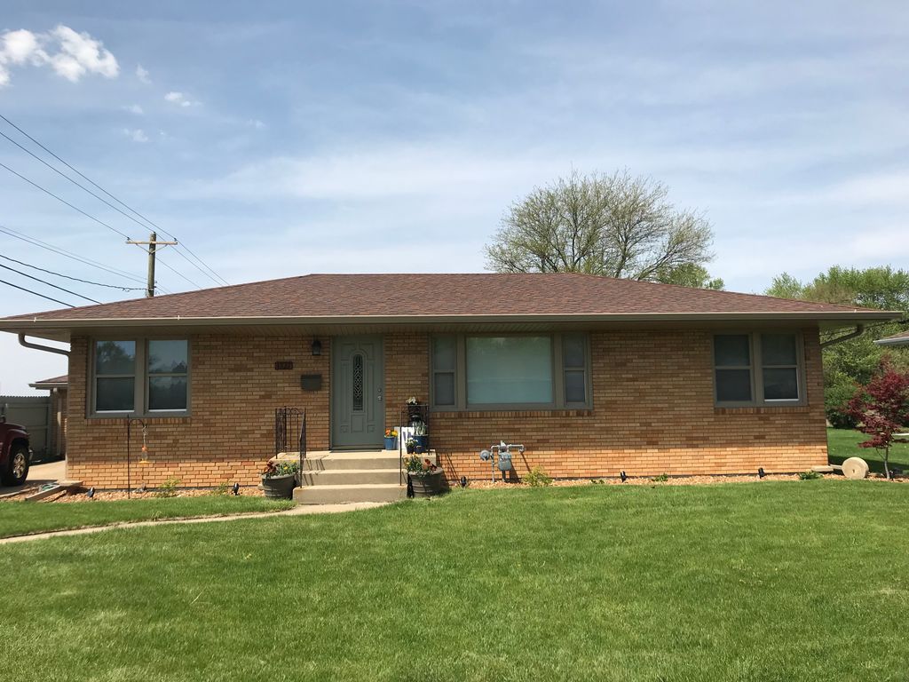 1727 Sunset Dr, Peru, IL 61354 Trulia