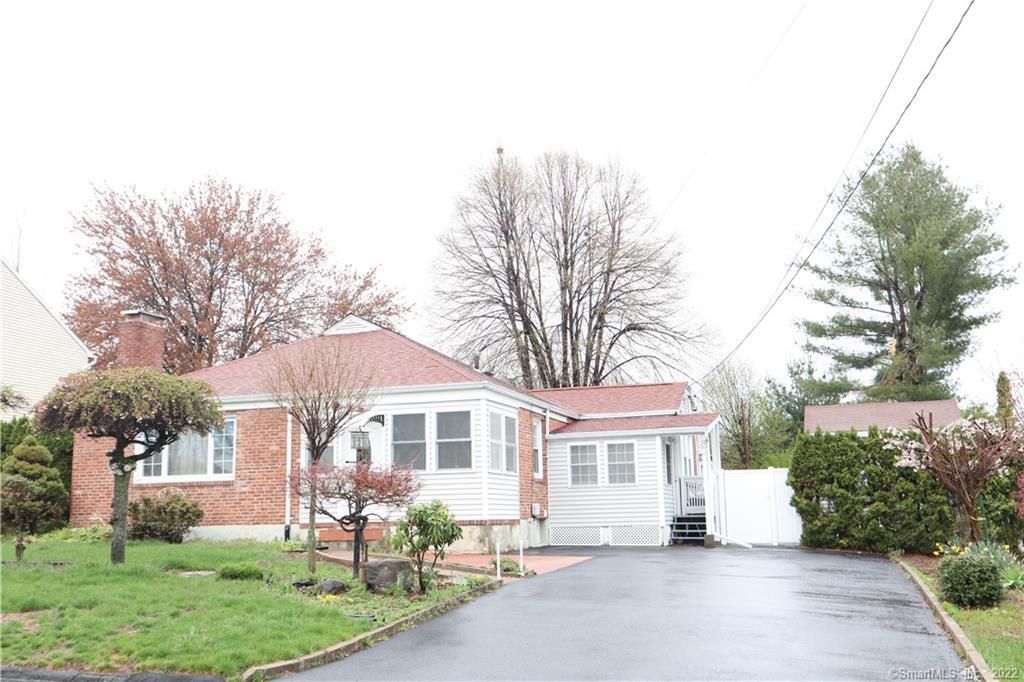 83 Oxford St, Wethersfield, CT 06109