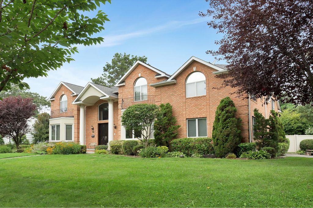 82 Belmont Dr N, Roslyn Heights, NY 11577 Trulia