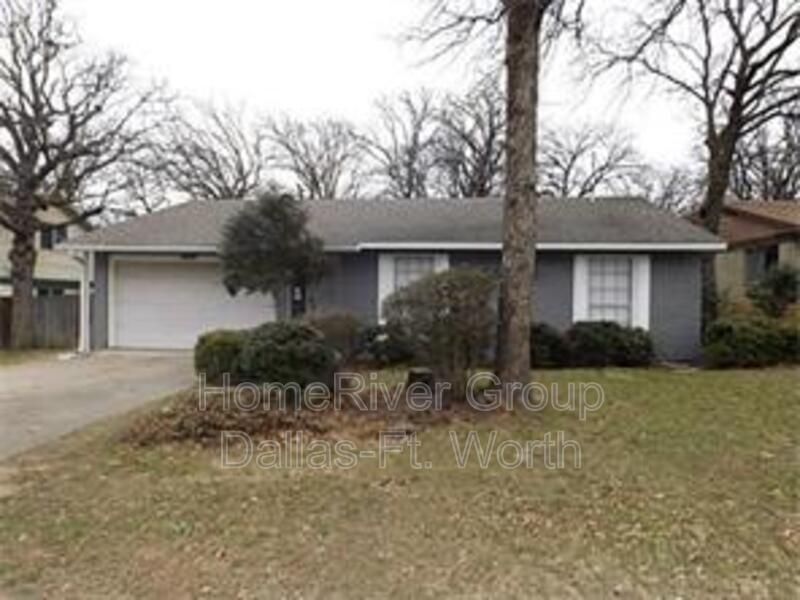 1402 Fair Oaks Blvd, Euless, TX 76039