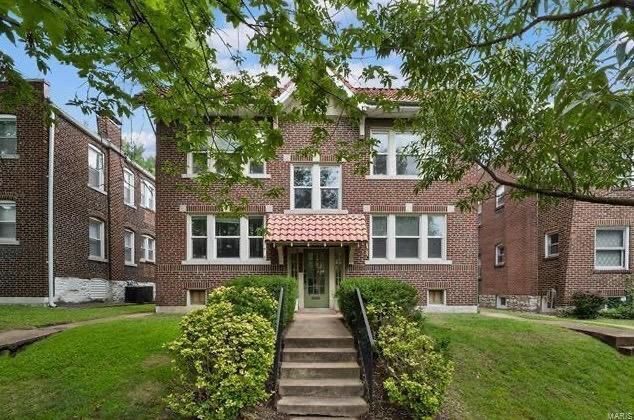 4459 Russell Blvd #1W, Saint Louis, MO 63110