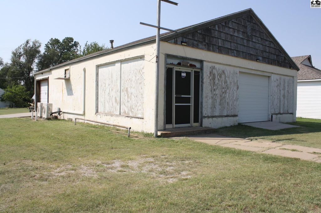 1001 Stout St, Pratt, KS 67124
