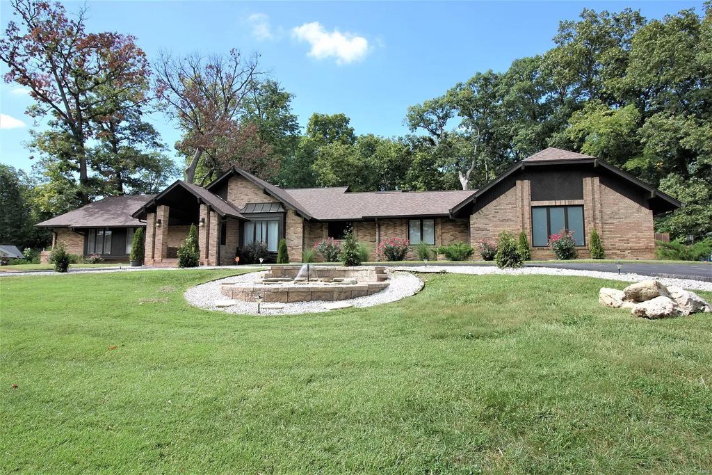 59 Meadowbrook Country Club Est, Ballwin, MO 5 Bed, 6 Bath Single