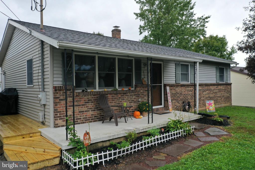 930 Albert Dr, Orwigsburg, PA 17961