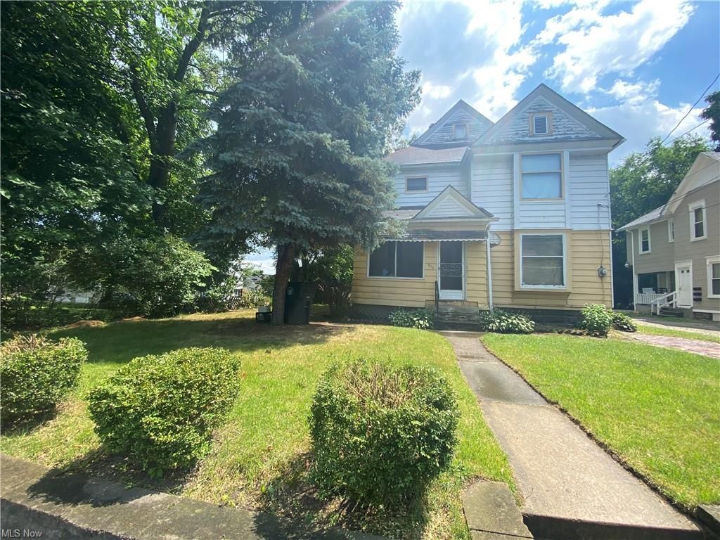 376 Silver St, Akron, OH 44303