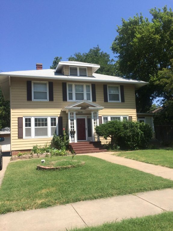 3218 E Country Club Pl, Wichita, KS 67208