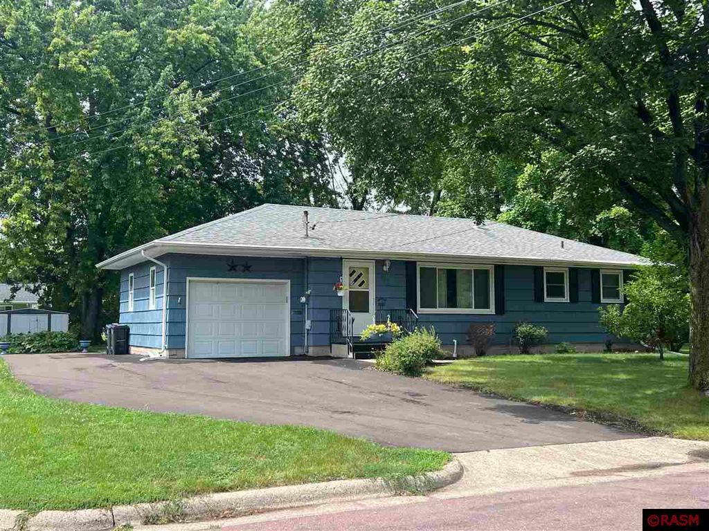 106 S  Black Eagle Dr, Mankato, MN 56001