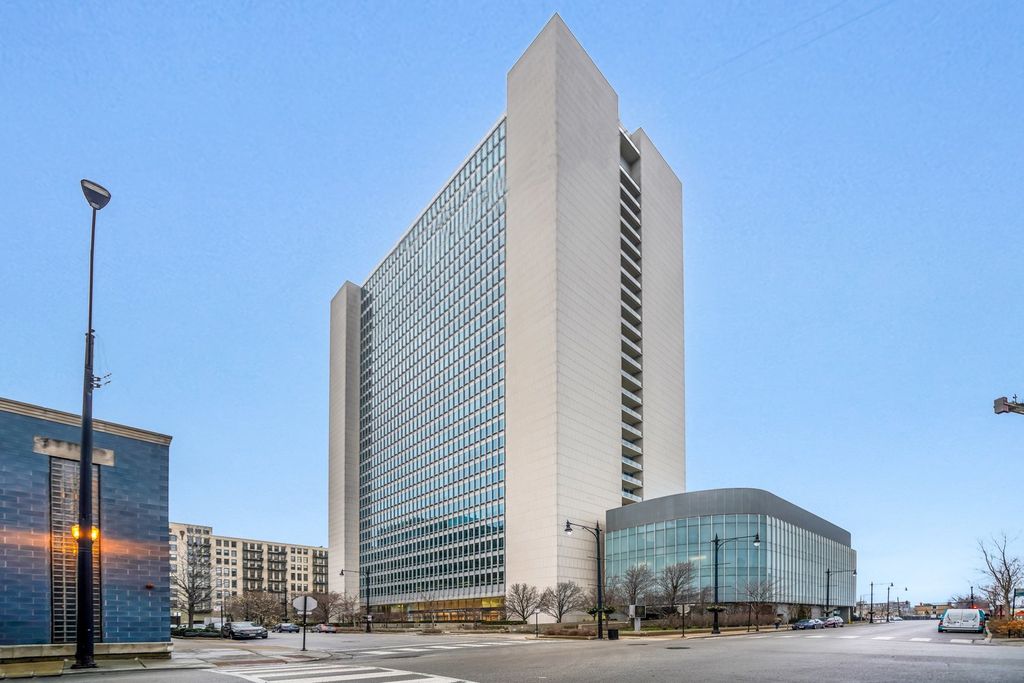 500 W Superior St #1202, Chicago, IL 60654