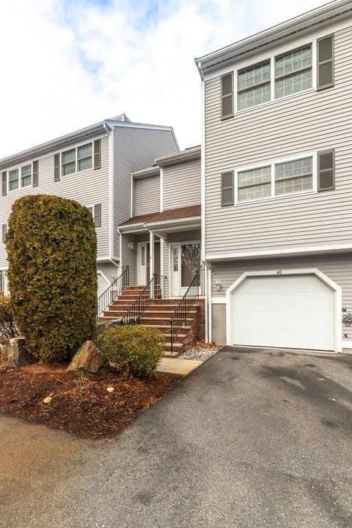 40 Lions Ln #40, Salem, MA 01970