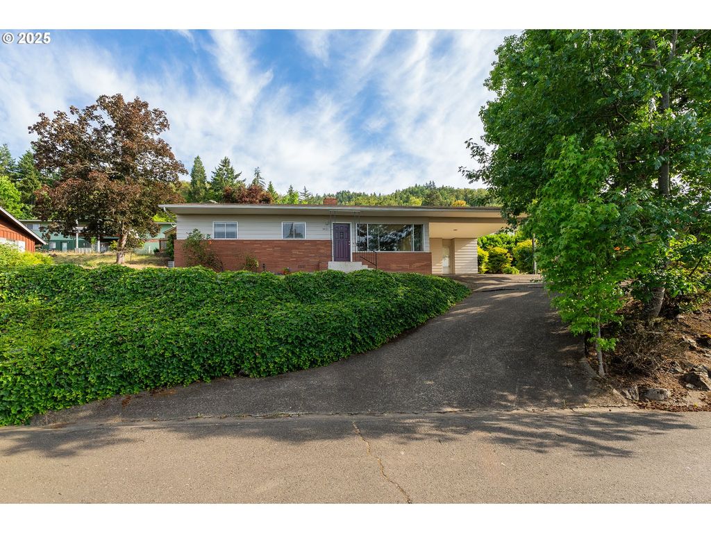 2431 W Crestview Ave, Roseburg, OR 97471 MLS 207668200 Trulia