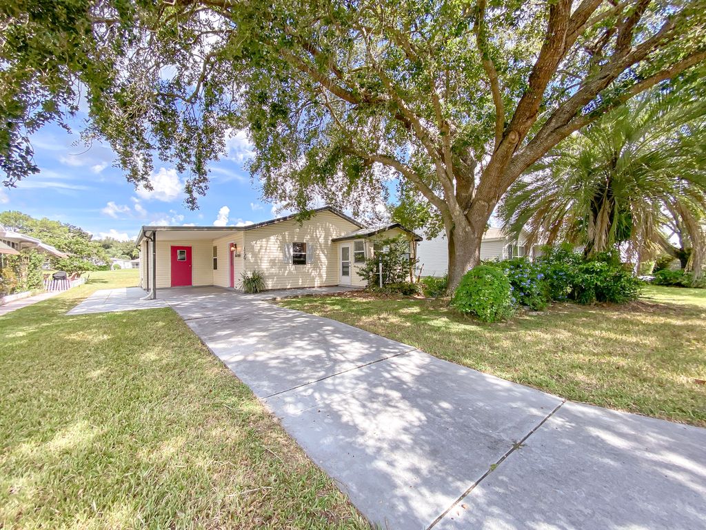 1729 Lauren Ln, Lady Lake, FL 32159