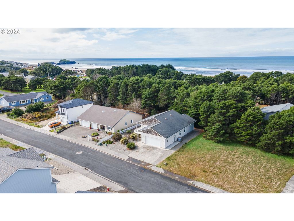 3136 Periwinkle Ln, Bandon, OR 97411 Trulia