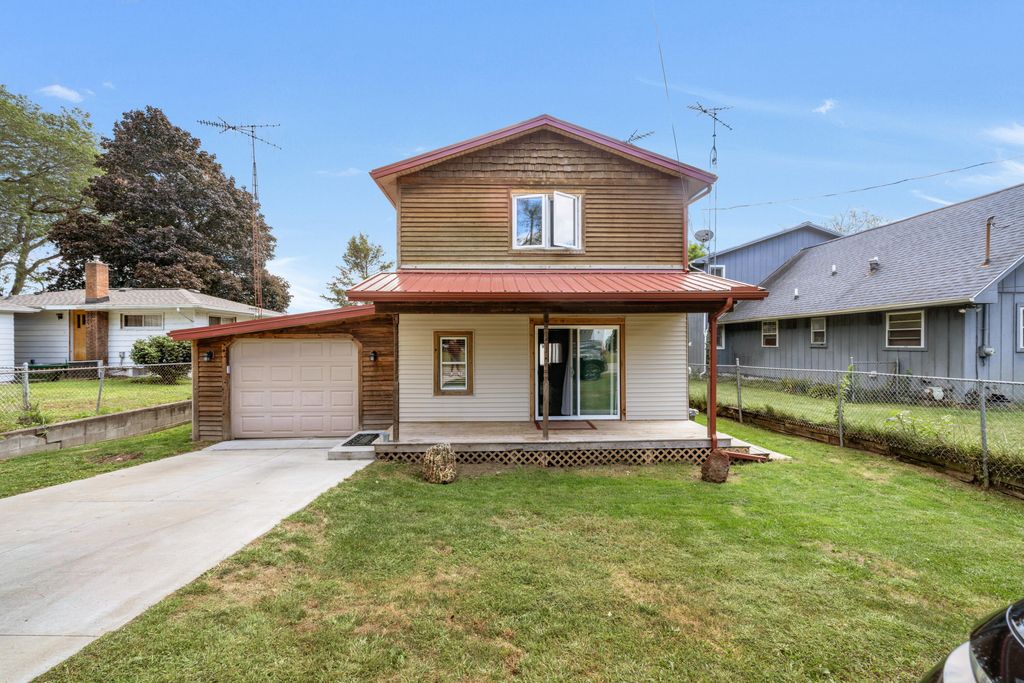 234 Brills Lake Rd, Jackson, MI 49201