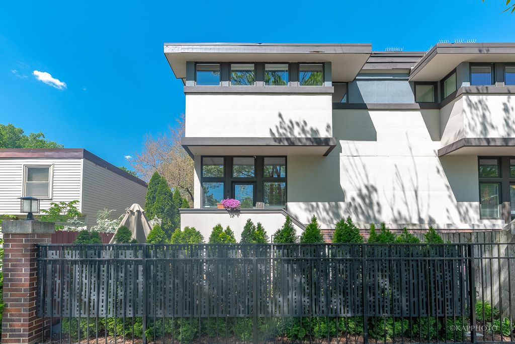 4926 S Blackstone Ave #C, Chicago, IL 60615