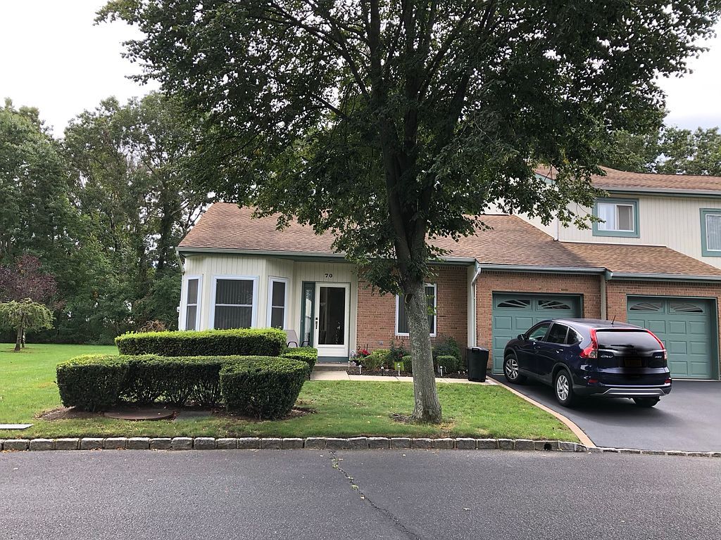 70 Timber Ridge Dr 5, Holtsville, NY 2 Bed, 2 Bath Condo 28 Photos