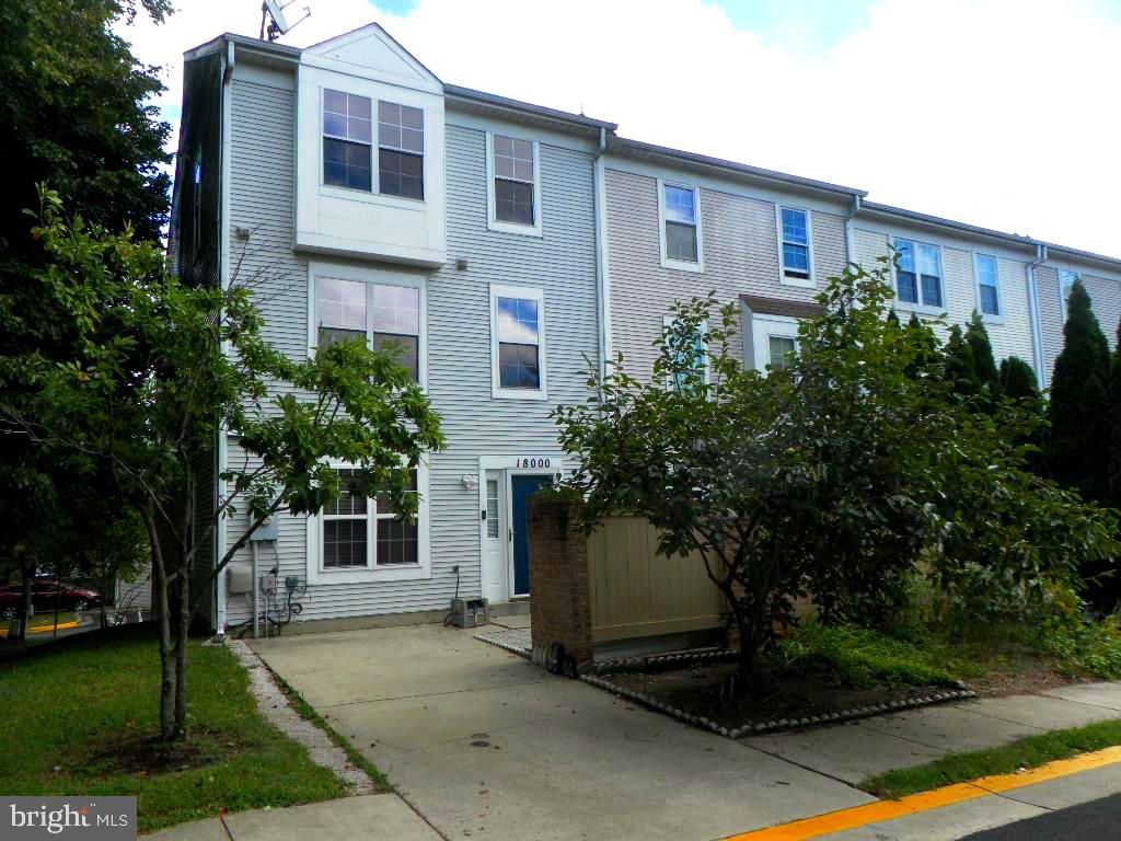 18000 Singing Pine Cir, Montgomery Village, MD 20886