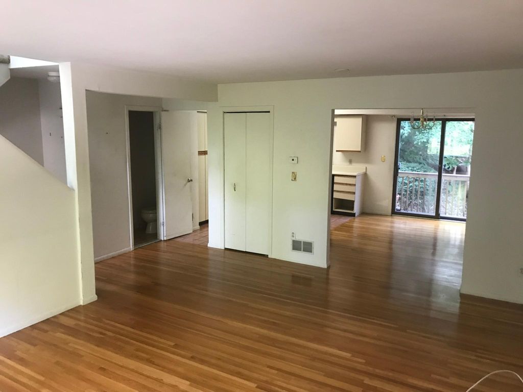 41 1st St, New City, NY 10956
